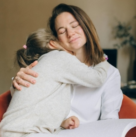 Vous avez la quarantaine, votre image de femme vous pose question ? Vous avez tendance à être généreuse et altruiste, orientée famille, osez faire éclore votre style et gagnez en estime