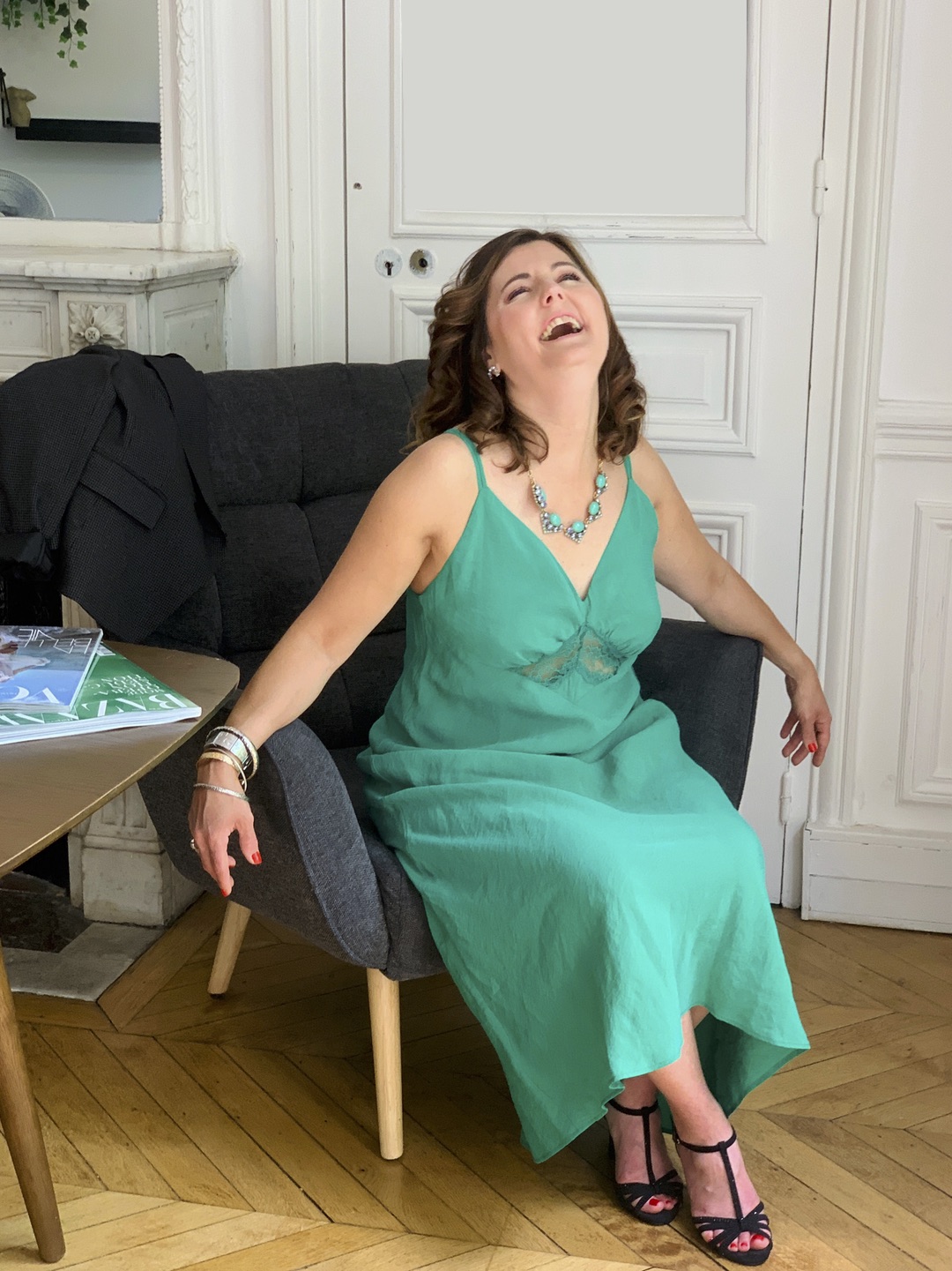 A 40 ans, Sarah à gagné en confiance, et osé un style plus rock et personnel avec Chloé Crépin